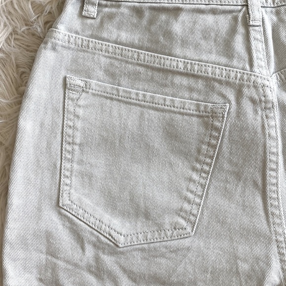 UO BDG Girlfriend High-Waisted Denim Short – Shimmer Denim - Picture 10 of 11